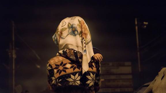 說(shuō)明: Macintosh HD:Users:chendong:Desktop:張乾琦 工作坊:工作坊:官方作品:中文圖說(shuō):AZMA:8. 張乾琦，“AZMA”視頻截圖，2017 .jpg