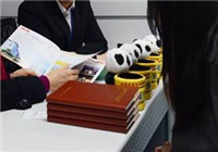 賣房留學(xué)月薪五千，出國(guó)到底值不值？