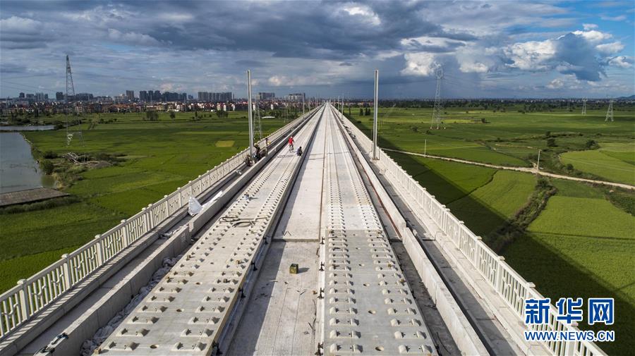 （經(jīng)濟(jì)）（9）昌贛高鐵首段無砟軌道鋪通