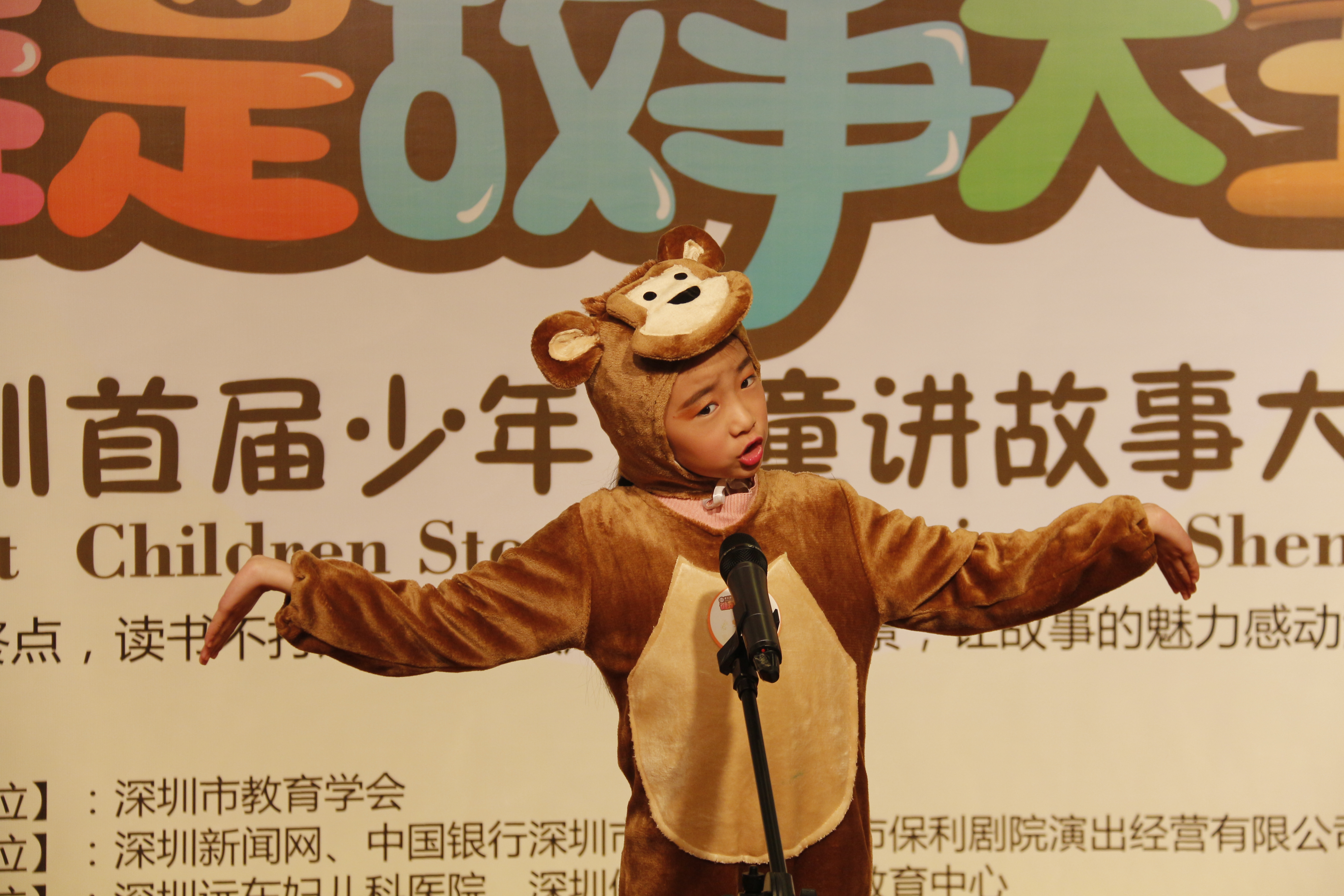 表情、動(dòng)作、著裝、演講面面俱到